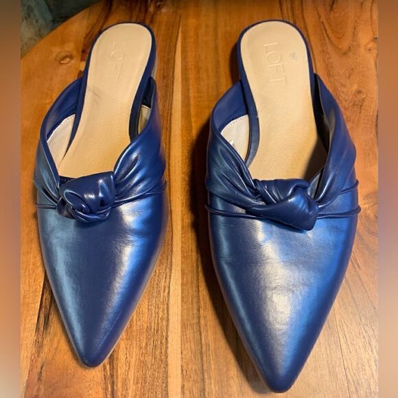 Loft womens like new flats.  Inv 5576 - Picture 1 of 6